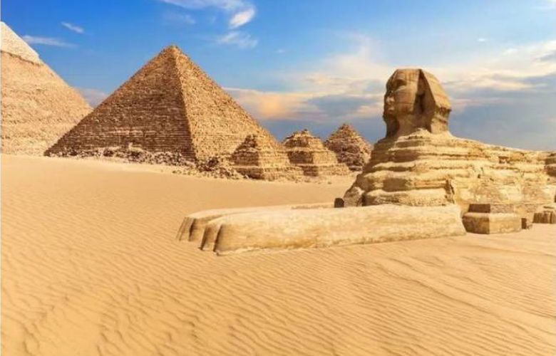اين توجد الاهرامات في مصر